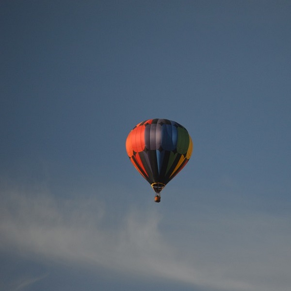 hot-air-balloon-1305956_960_720.jpg